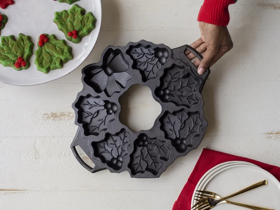 Cast Iron Seasoned Cast Iron Holiday Wreath Pan