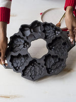 Cast Iron Seasoned Cast Iron Holiday Wreath Pan