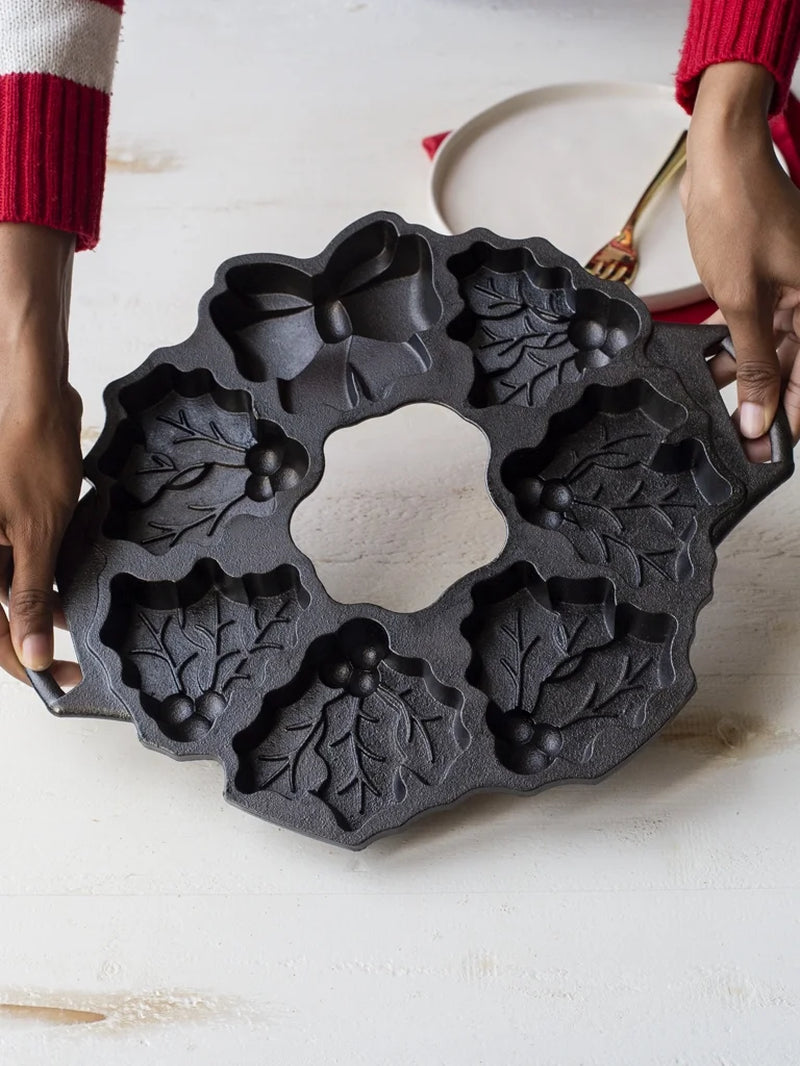 Cast Iron Seasoned Cast Iron Holiday Wreath Pan