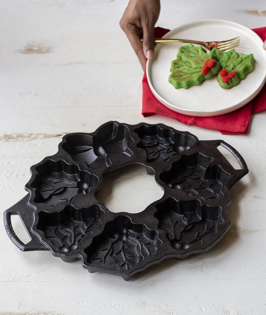 Cast Iron Seasoned Cast Iron Holiday Wreath Pan